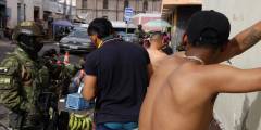 Ecuador: cinco muertos y más de 300 detenidos; Colombia y Perú movilizan militares a sus fronteras