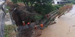 Realizan trabajos de defensa en el puente del río Bermejo