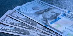 El dólar blue llegó a $ 1.330 este lunes