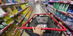 El consumo en supermercados y shoppings retrocede más del 12% en comparación con 2023