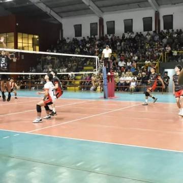 Voley, básquet y fútbol en una sola noche en Salta