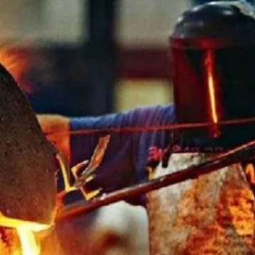 La industria manufacturera cayó 8,2%