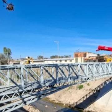 Canal Yrigoyen: colocaron una nueva pasarela