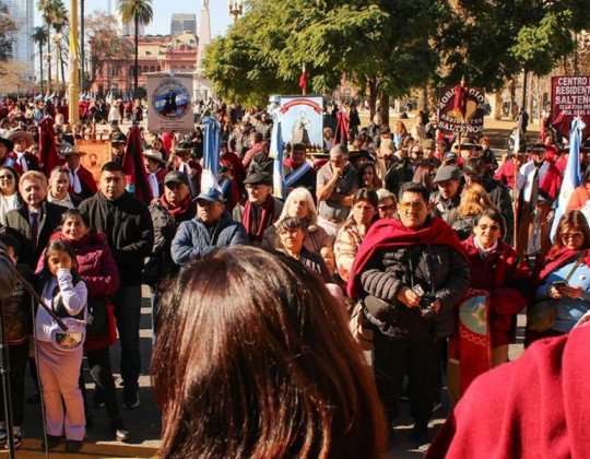 Más de 300 personas homenajearon al General Güemes en Plaza de Mayo