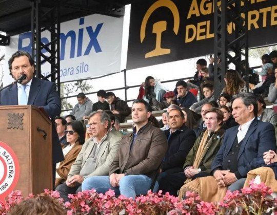 Sáenz defendió la producción en la Expo Rural y reclamó un federalismo real con igualdad de oportunidades para las provincias que producen