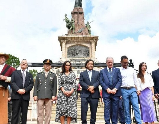 El gobernador Sáenz encabezó los actos por el 213° aniversario de la Batalla de Salta