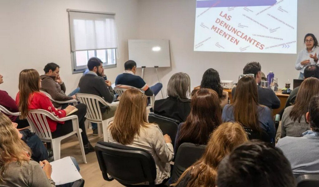 La Subsecretaría de Mujeres inició la capacitación en Ley Micaela en la Auditoría General de la Provincia