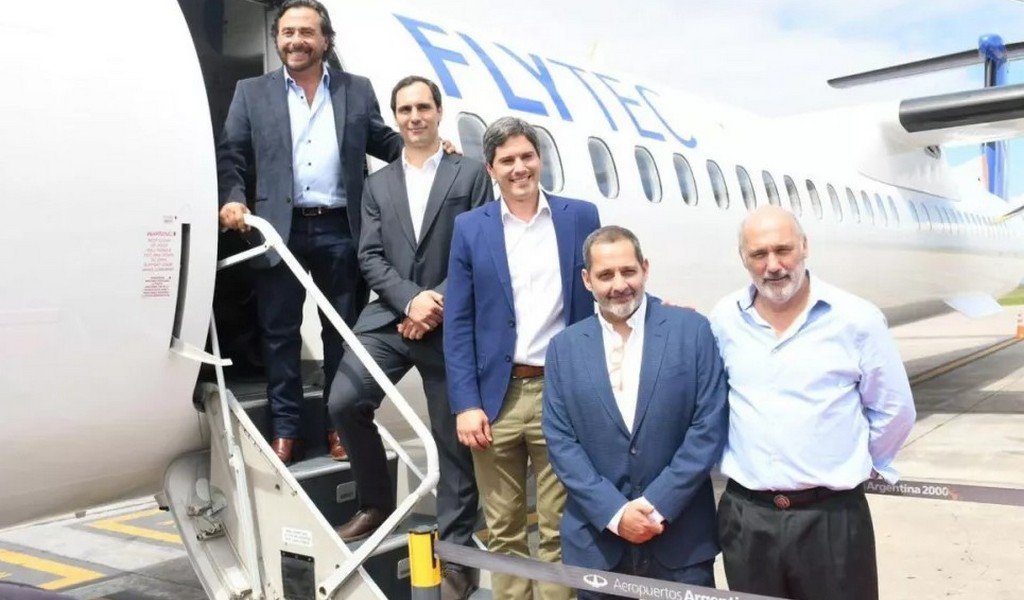 Sáenz destacó la inversión privada y el crecimiento minero en la presentación del avión Dash 8-400 en Salta