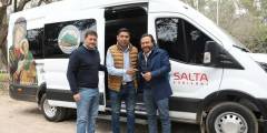 La gestión Sáenz continúa renovando la flota vehicular de los municipios con la entrega de una minibús Okm para La Candelaria