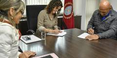 Educación y Rivadavia Banda Norte firman un convenio para reforzar la trayectoria educativa de estudiantes