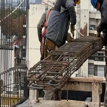 Empleo privado cayó más que el público