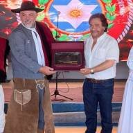 Sáenz acompañó los 80 años de los Gauchos de Güemes: “El legado del General se mantiene vivo en cada fortín de Salta”