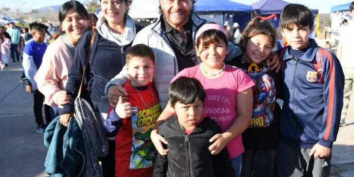 El gobernador Sáenz se sumó a la celebración del Día de la Niñez en el Parque del Bicentenario junto a miles de familias