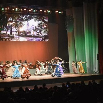 El folklore salteño se unió en una gala para homenajear al Señor y la Virgen del Milagro