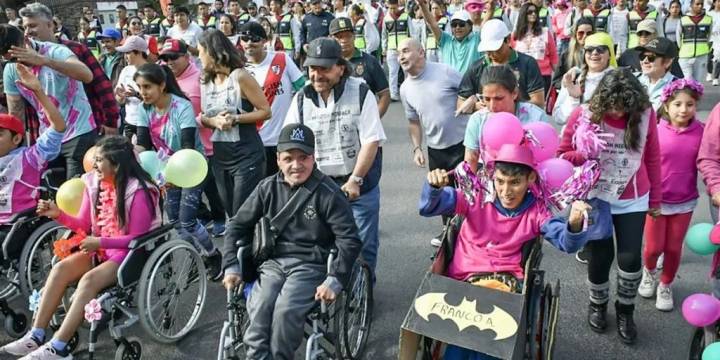 El gobernador Sáenz acompañó a la maratón de Hirpace y destacó la solidaridad del pueblo salteño
